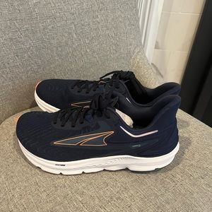 Women’s a Altra Torin